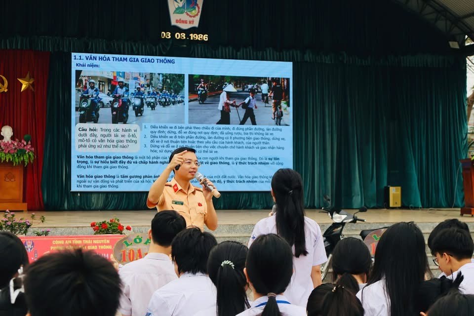Thái Nguyên gắn đào tạo kỹ năng lái xe với văn hóa giao thông - ảnh 3