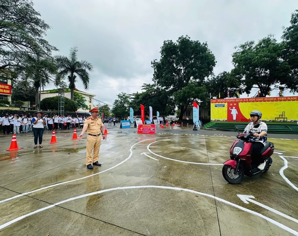 Thái Nguyên gắn đào tạo kỹ năng lái xe với văn hóa giao thông - ảnh 1