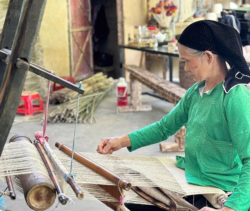 Nghề dệt lanh, mạch nguồn văn hóa vùng cao xứ Tuyên - ảnh 1