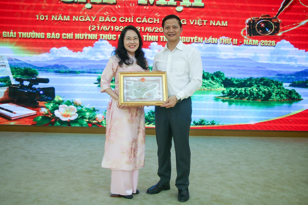 Phóng viên Báo Văn Hóa nhận Bằng khen của Chủ tịch UBND tỉnh Thái Nguyên - ảnh 3