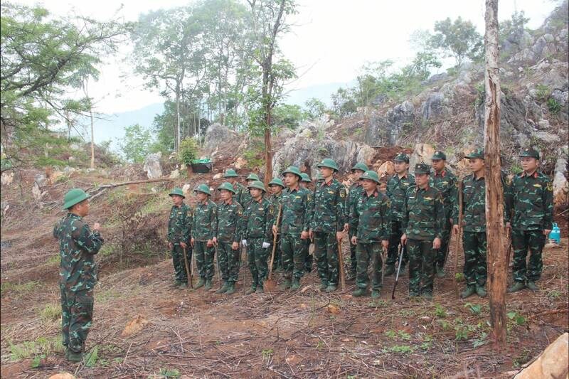 Băng rừng vượt núi đá tìm hài cốt liệt sĩ nơi địa đầu Tổ quốc - ảnh 2