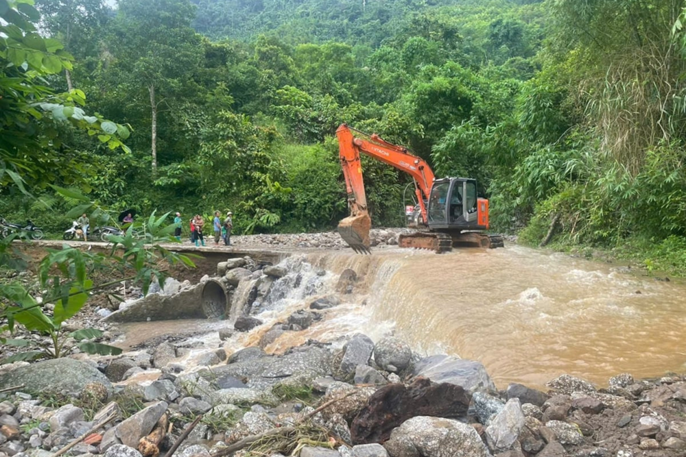 Đường vào điểm du lịch vùng cao Thái Nguyên tan hoang sau mưa lũ - ảnh 2