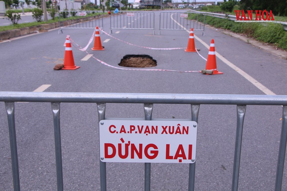 Cận cảnh hố sụt lớn án ngữ giữa lòng đường ở Thái Nguyên - ảnh 4
