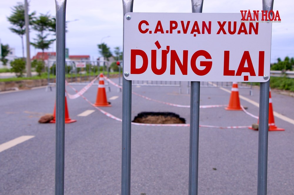 Cận cảnh hố sụt lớn án ngữ giữa lòng đường ở Thái Nguyên - ảnh 2