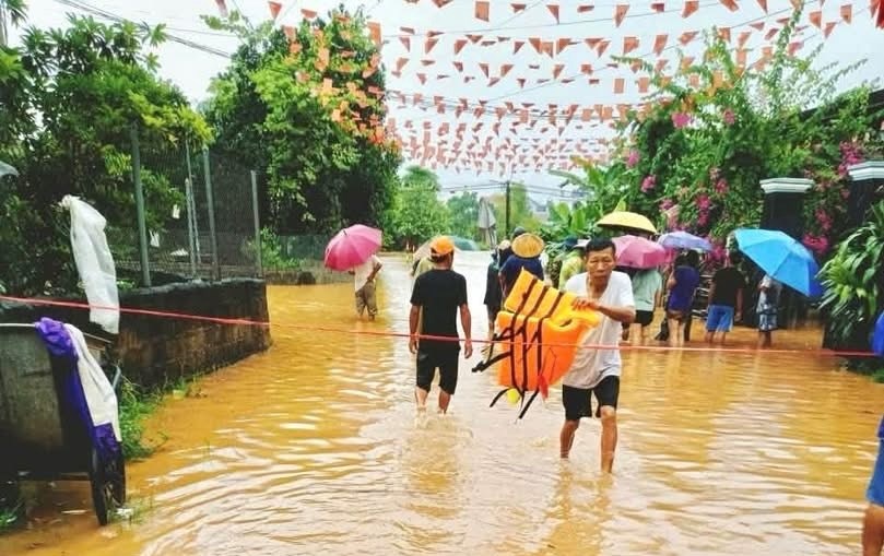 Thái Nguyên: Khẩn trương tìm kiếm bé trai bị nước lũ cuốn trôi - ảnh 1