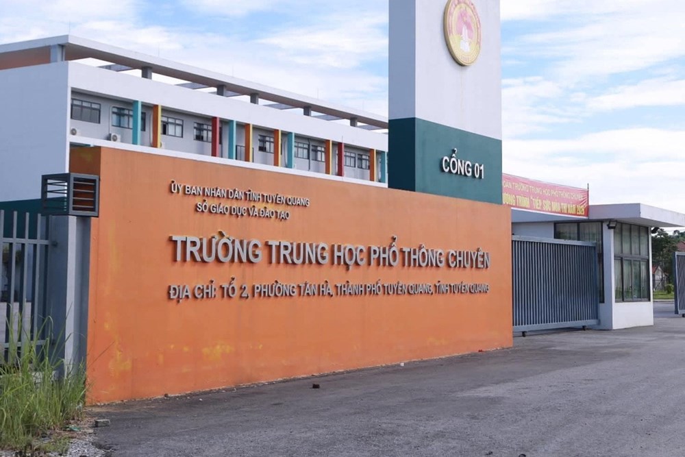 Khởi tố Hiệu trưởng Trường THPT Chuyên Tuyên Quang - ảnh 1
