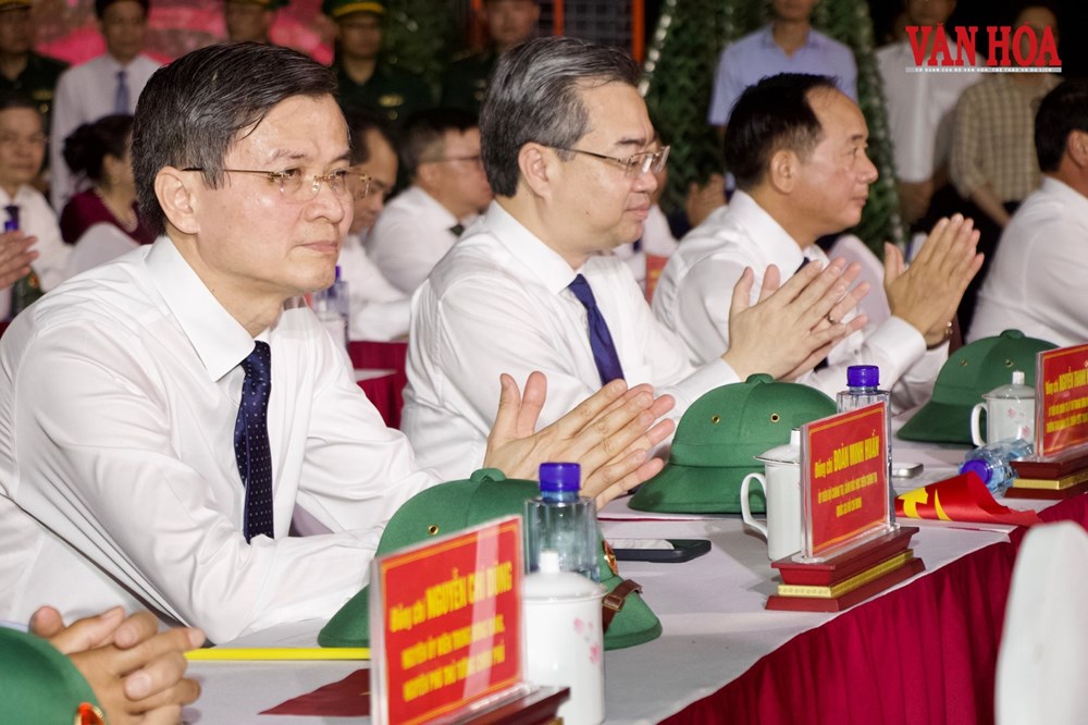 Cầu truyền hình “Sao sáng dẫn đường” kết nối hành trình tri ân Liệt sĩ tại Tuyên Quang - ảnh 1