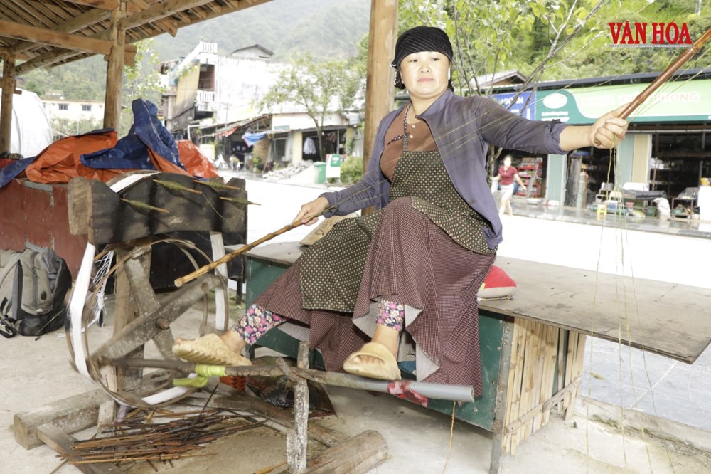 Nghề dệt lanh lưu giữ hồn cốt văn hóa của người H’Mông vùng cao Tuyên Quang - ảnh 1