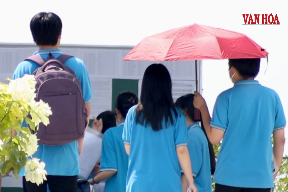 Chiều 13.8, thí sinh đến làm thủ tục dự thi lại tốt nghiệp THPT ở Tuyên Quang - ảnh 5