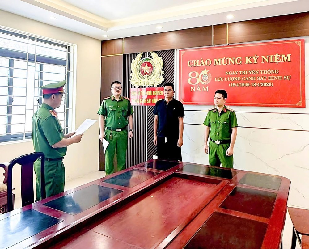 Khởi tố nam thanh niên dùng điện thoại khi lái xe gây tai nạn - ảnh 2