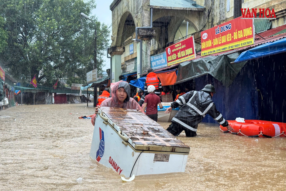 Lũ sông Kỳ Cùng dâng cao, nhiều khu dân cư ở Lạng Sơn ngập sâu - ảnh 2