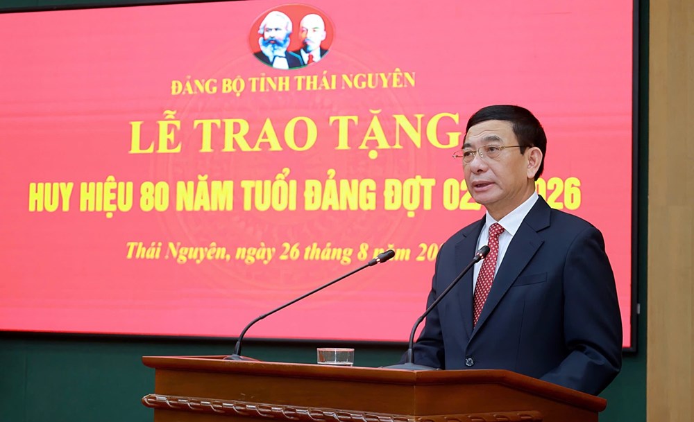 Đại tướng Phan Văn Giang trao Huy hiệu 80 năm tuổi Đảng tại Thái Nguyên - ảnh 2
