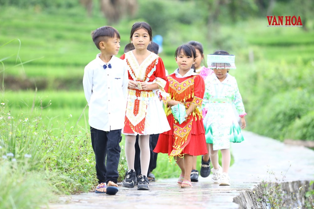 Sắc màu văn hóa trong ngày khai giảng giữa núi rừng Thái Nguyên - ảnh 2