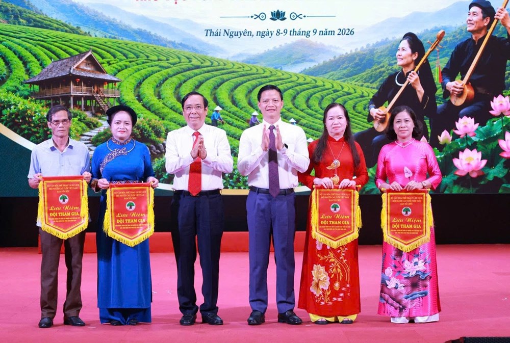 Tiếng hát người cao tuổi làm sống dậy hồn văn hóa vùng chiến khu Việt Bắc - ảnh 1