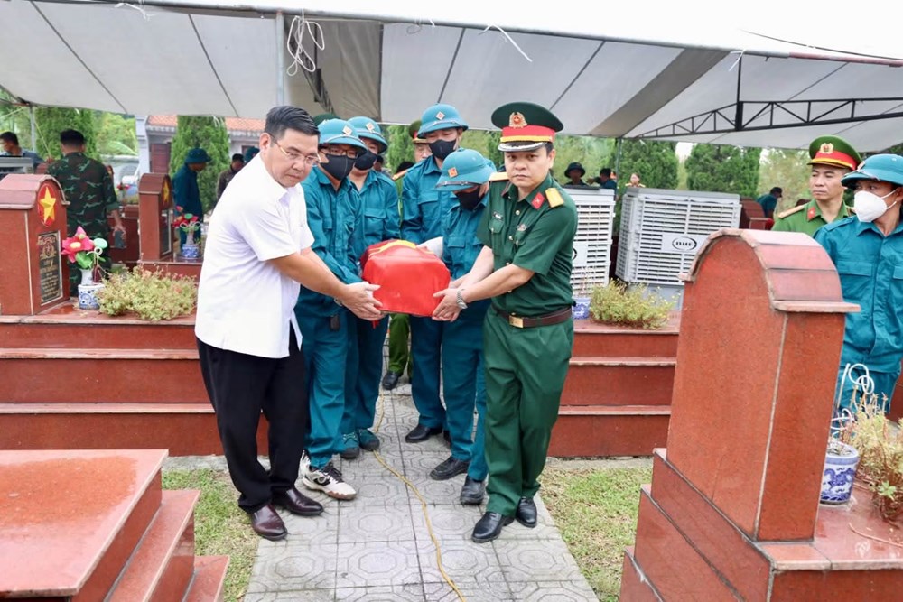 Lấy mẫu ADN 12 hài cốt liệt sĩ chưa rõ danh tính ở Thái Nguyên - ảnh 1