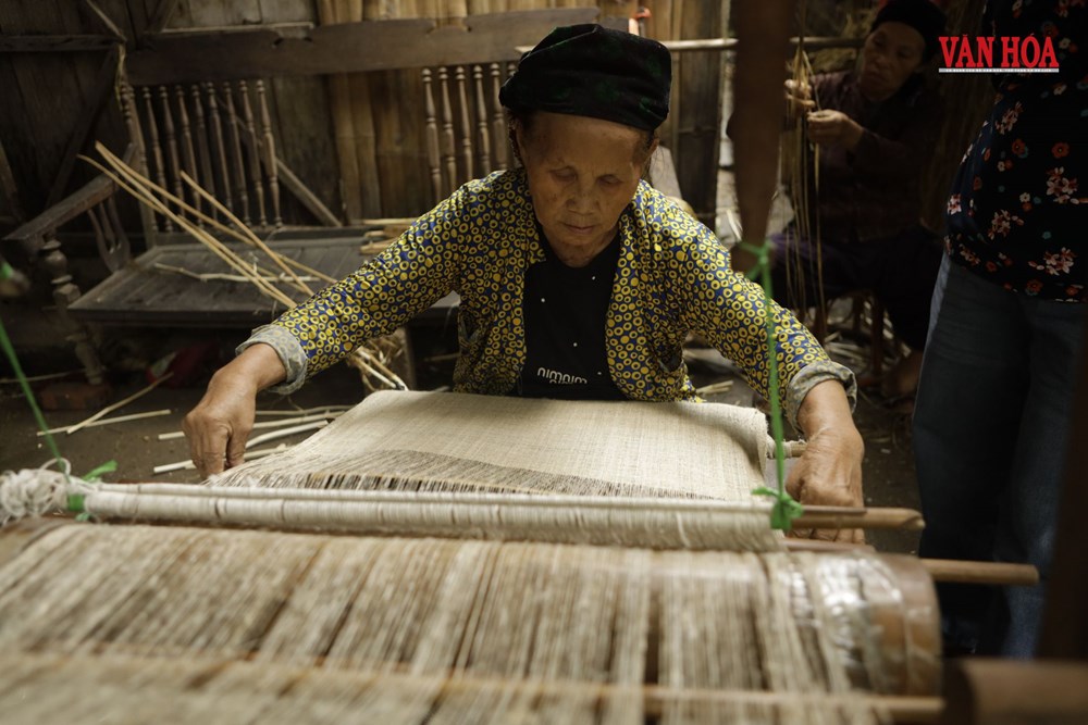 Kỳ 2 - Khơi thông tiềm năng kinh tế di sản từ dệt lanh Lùng Tám - ảnh 2