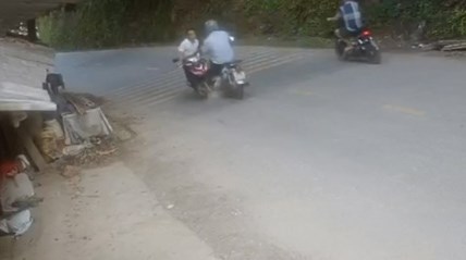 Khởi tố tài xế mô tô vượt xe, lấn làn khiến một người tử vong - ảnh 1