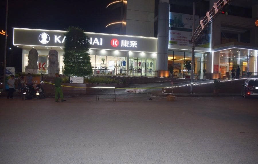Xác minh vụ người đàn ông rơi từ tầng cao khách sạn tử vong ở Lào Cai - ảnh 1