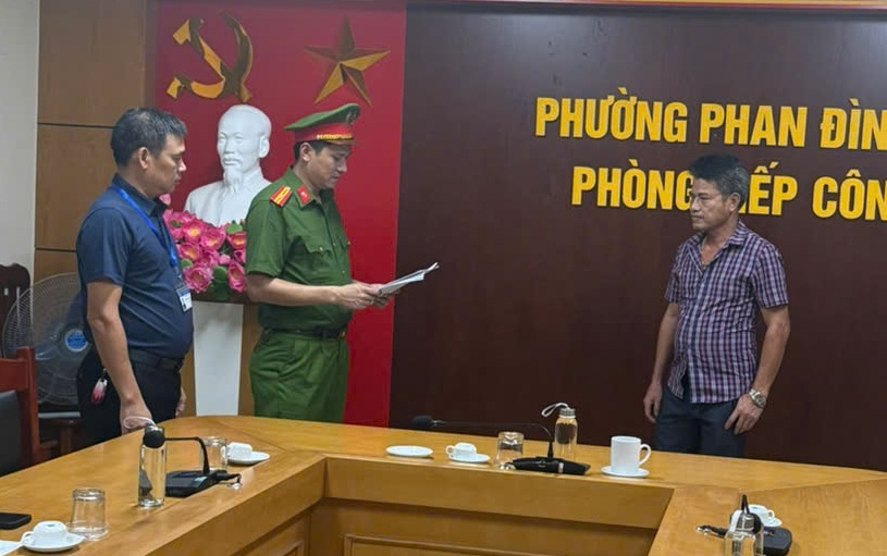 Khởi tố 2 đối tượng trục lợi từ việc thu gom, nghiền trái phép chất thải xây dựng - ảnh 1