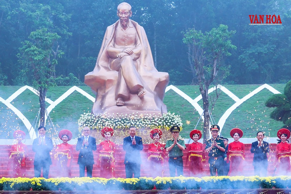 Tổng Bí thư, Chủ tịch nước Tô Lâm dự lễ khánh thành Tượng đài “Bác Hồ với ngày hội non sông“ - ảnh 5