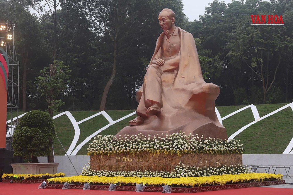 Tổng Bí thư, Chủ tịch nước Tô Lâm dự lễ khánh thành Tượng đài “Bác Hồ với ngày hội non sông“ - ảnh 6