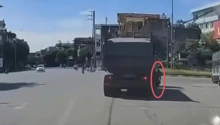 Xác minh vụ xe tải chuyển hướng, cuốn xe máy vào gầm ở Thái Nguyên - ảnh 1