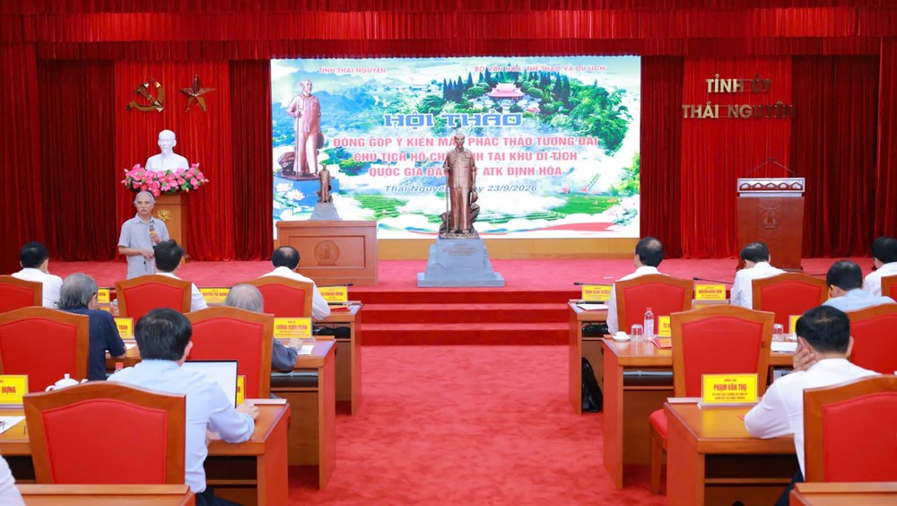 Thái Nguyên góp ý mẫu tượng đài Bác Hồ tại ATK Định Hóa - ảnh 1