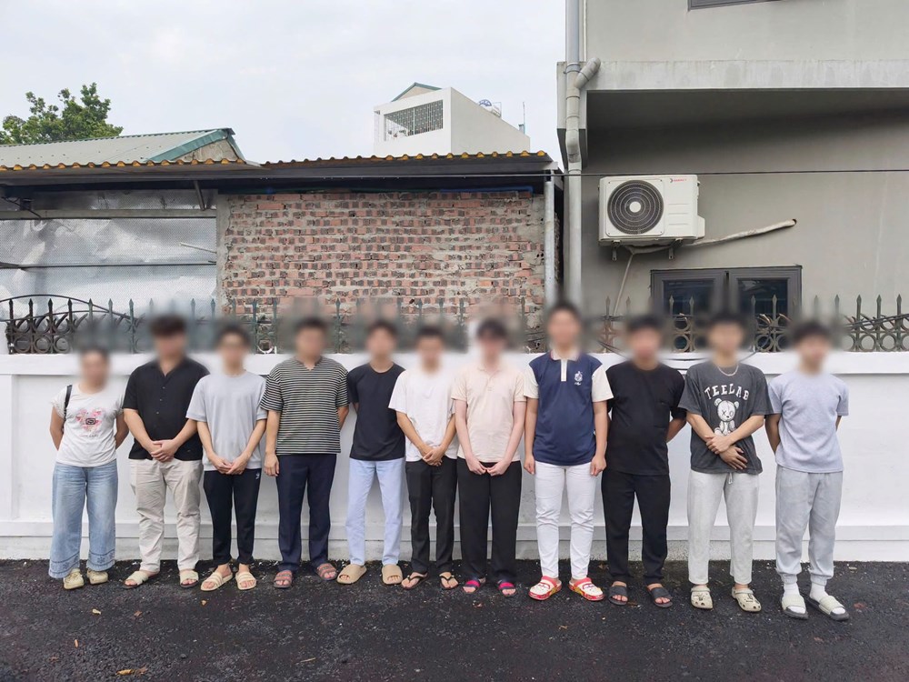 Triệt phá đường dây lôi kéo học sinh sinh viên bán tài khoản ngân hàng - ảnh 1