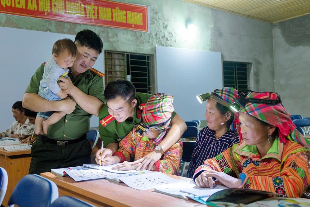 Thắp sáng con chữ vùng cao giữa đại ngàn Tây Côn Lĩnh - ảnh 4