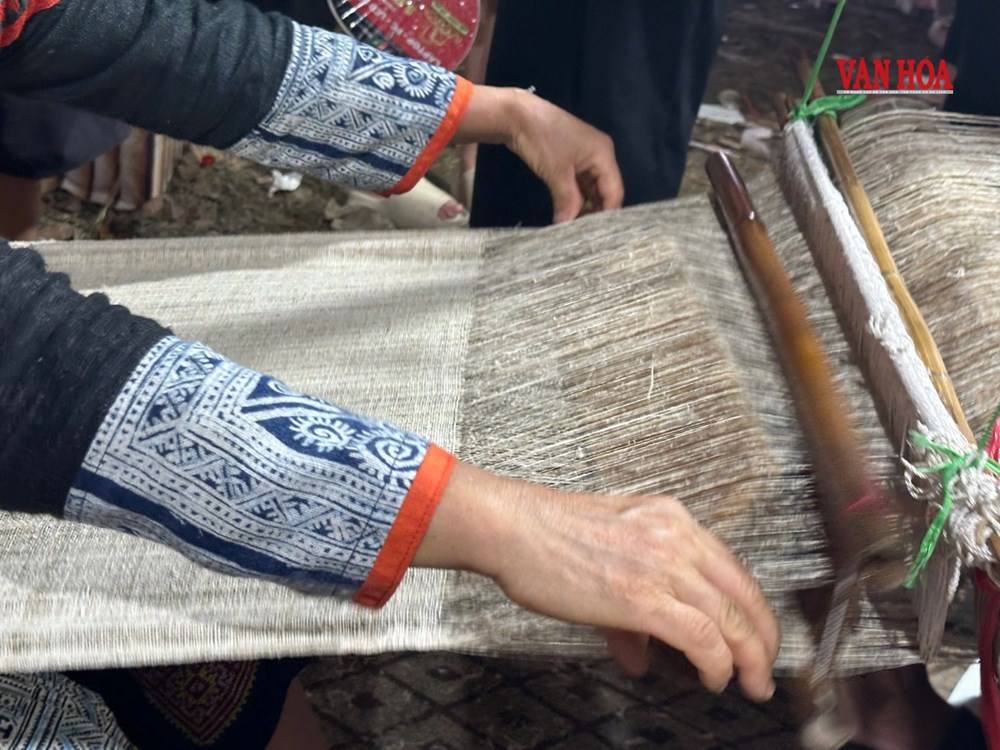 Đưa văn hóa Mông xuống phố qua câu chuyện sợi lanh - ảnh 2