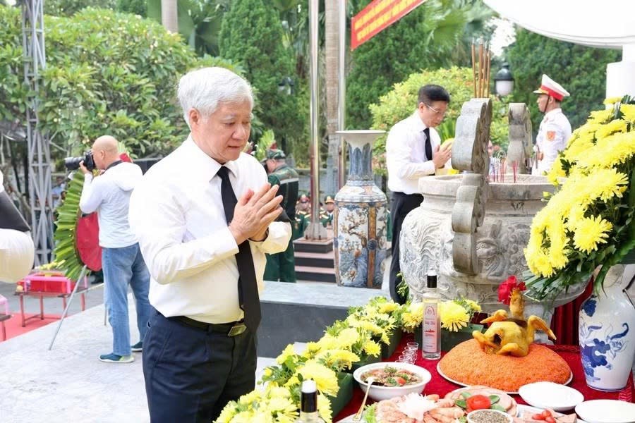 Truy điệu và an táng 93 hài cốt liệt sĩ tại Nghĩa trang Liệt sĩ Quốc gia Vị Xuyên - ảnh 2
