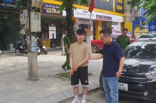 Quen nhau qua “Hội vỡ nợ muốn làm liều” rồi rủ nhau trộm điện thoại trong đêm - ảnh 1