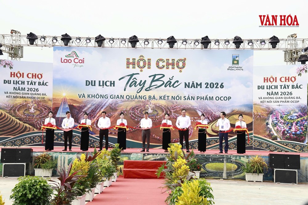 Lào Cai quảng bá du lịch và sản vật tại đại lễ múa xòe Thái - ảnh 1