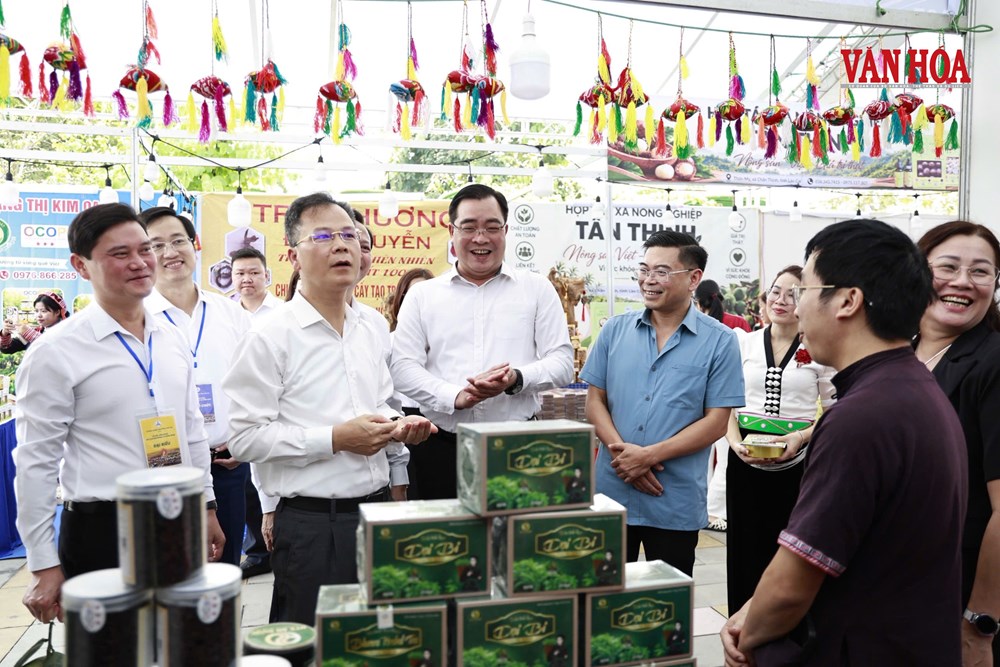 Lào Cai quảng bá du lịch và sản vật tại đại lễ múa xòe Thái - ảnh 3