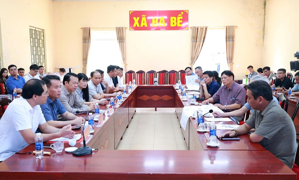 Thứ trưởng Bộ VHTTDL Hoàng Đạo Cương khảo sát thực tế hồ Ba Bể - ảnh 1