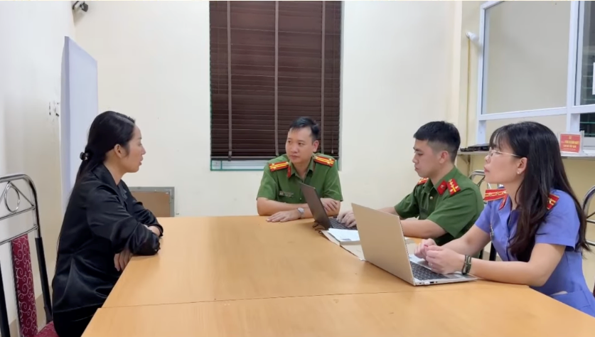 Khởi tố nữ tài xế chống người thi hành công vụ ở Lào Cai - ảnh 1