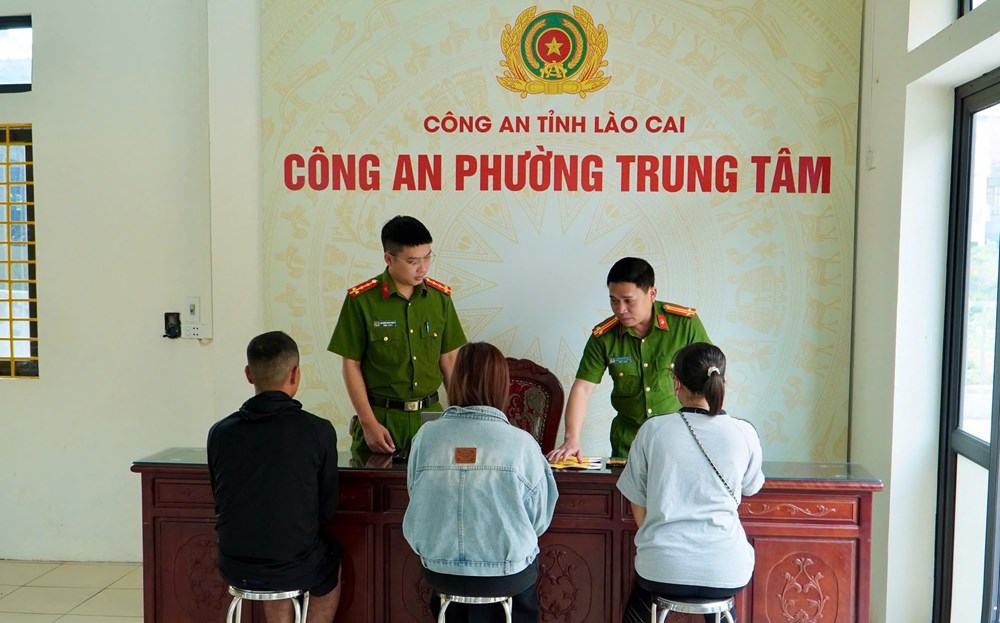 Xử phạt nhóm người trục lợi từ việc rao bán vé miễn phí mùa lễ hội Mường Lò - ảnh 1