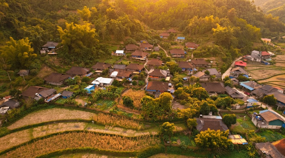Những nếp nhà sàn người Tày níu giữ hồn cốt bản làng - ảnh 1