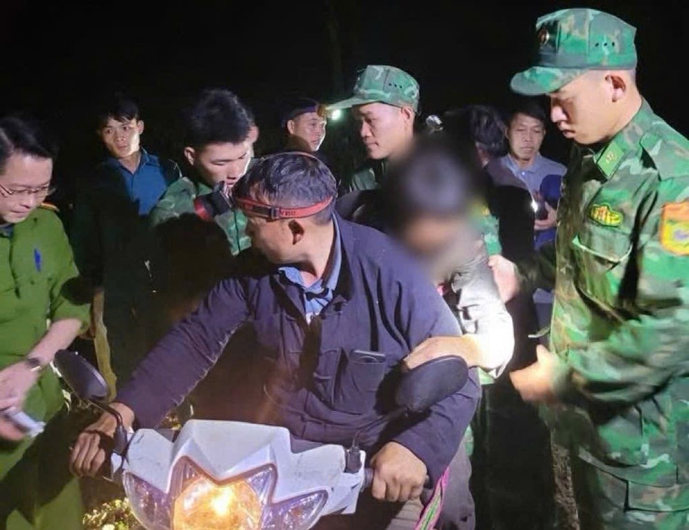 Băng rừng, vượt suối trong đêm cứu người đàn ông hôn mê dưới vực sâu - ảnh 2