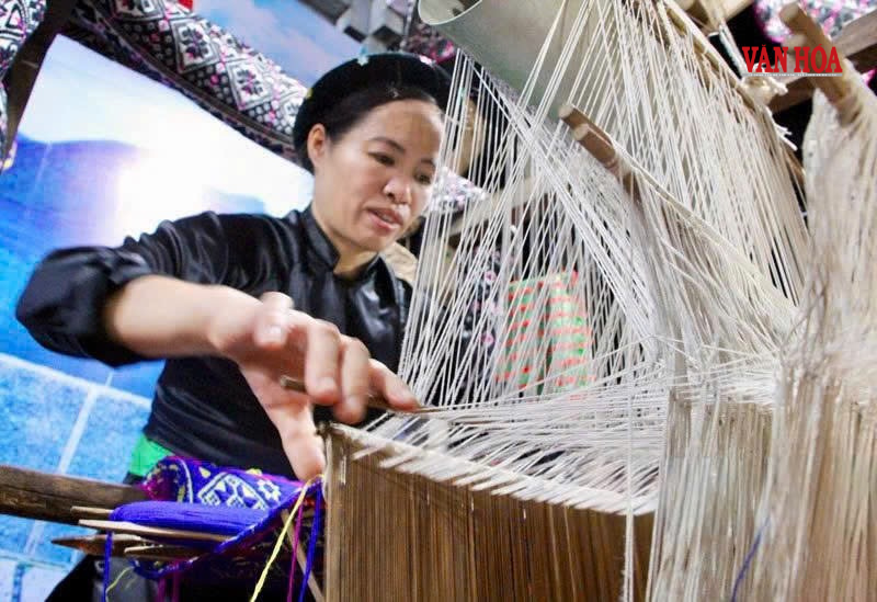 Về vùng cao Tuyên Quang nghe thổ cẩm kể câu chuyện văn hoá - ảnh 1