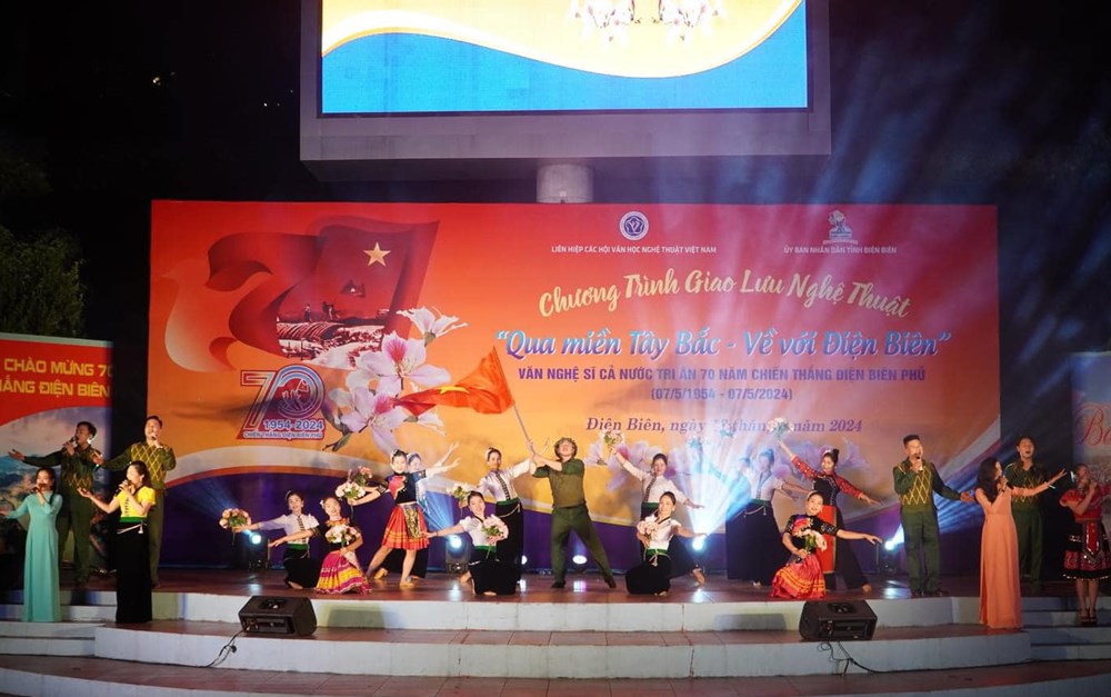 Giao lưu nghệ thuật “Qua miền Tây Bắc – Về với Điện Biên” - ảnh 1
