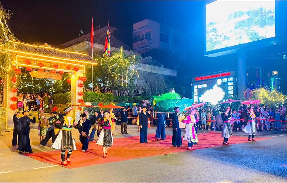 Lên cao nguyên đá Đồng Văn thưởng thức “tiếng Khèn trên mây“ - ảnh 4