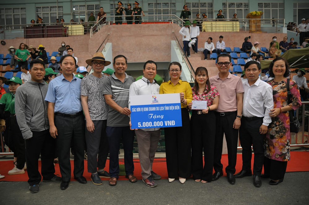 Kịp thời động viên lực lượng tham gia diễu binh, diễu hành kỷ niệm 70 năm Chiến thắng Điện Biên Phủ - ảnh 6