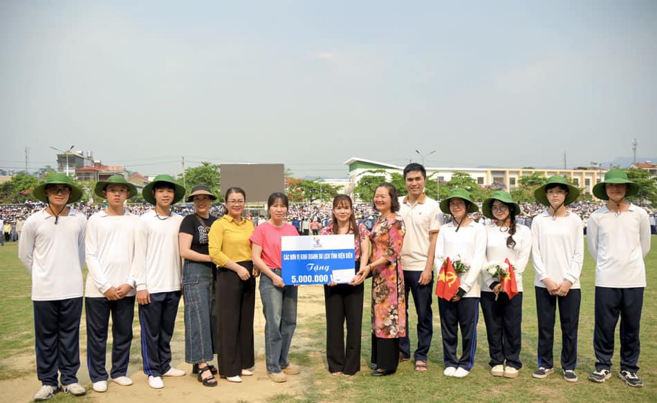 Kịp thời động viên lực lượng tham gia diễu binh, diễu hành kỷ niệm 70 năm Chiến thắng Điện Biên Phủ - ảnh 5