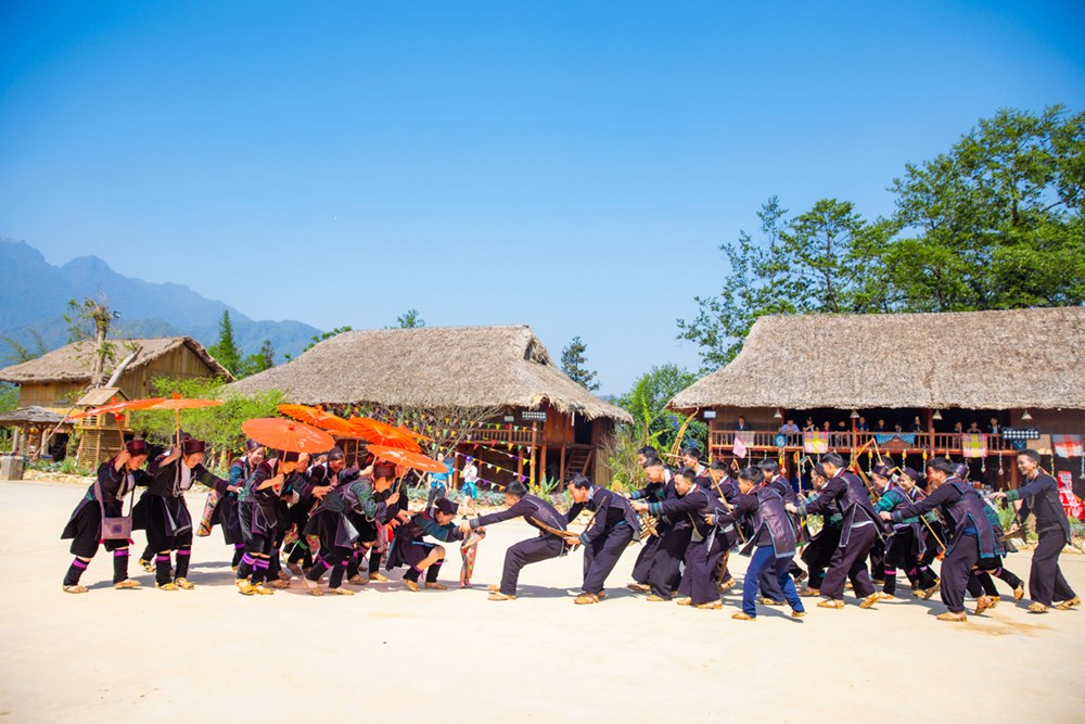 Sa Pa hút khách với hàng triệu đoá hồng cùng các show diễn đậm bản sắc văn hoá - ảnh 4