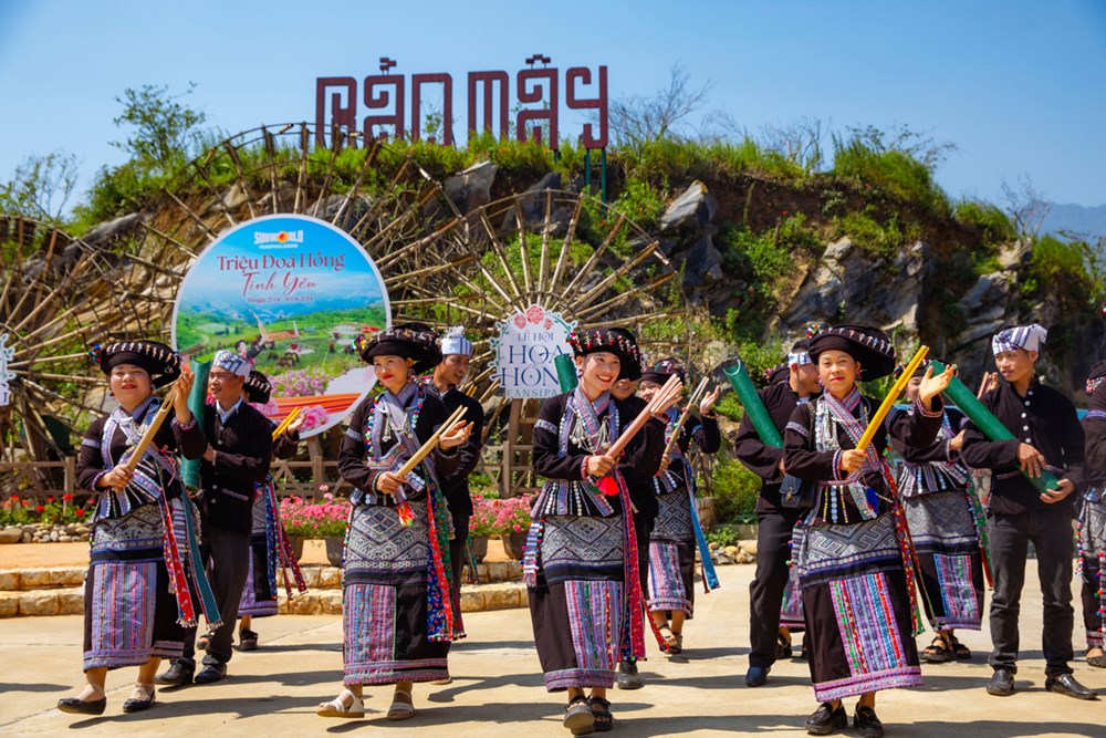 Sa Pa hút khách với hàng triệu đoá hồng cùng các show diễn đậm bản sắc văn hoá  - ảnh 5