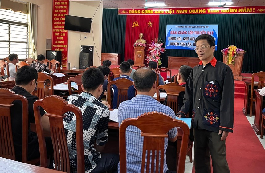 Người Dao ở Yên Lập học “tiếng mẹ đẻ” để giữ gìn bản sắc văn hóa - ảnh 1