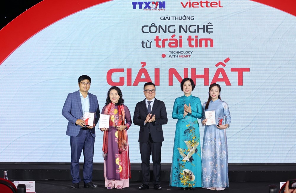 Trao giải ảnh, video “Công nghệ từ trái tim-Technology with heart“ - ảnh 2
