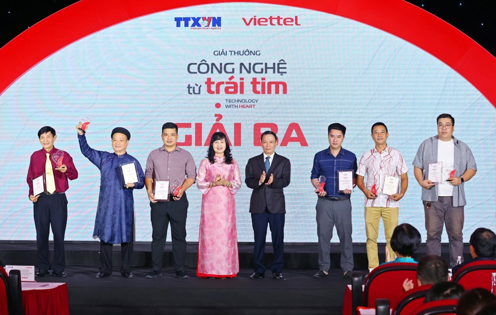 Trao giải ảnh, video “Công nghệ từ trái tim-Technology with heart“ - ảnh 4