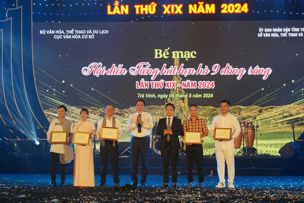Bế mạc Hội diễn “Tiếng hát hẹn hò 9 dòng sông” lần thứ 19 - ảnh 3